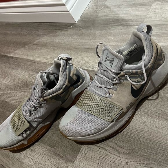 Nike Paul George Sneakers - Picture 2 of 3